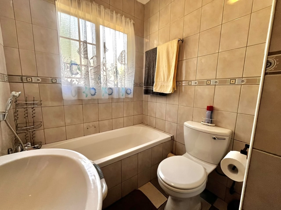 2 Bedroom Property for Sale in Safari Gardens North West
